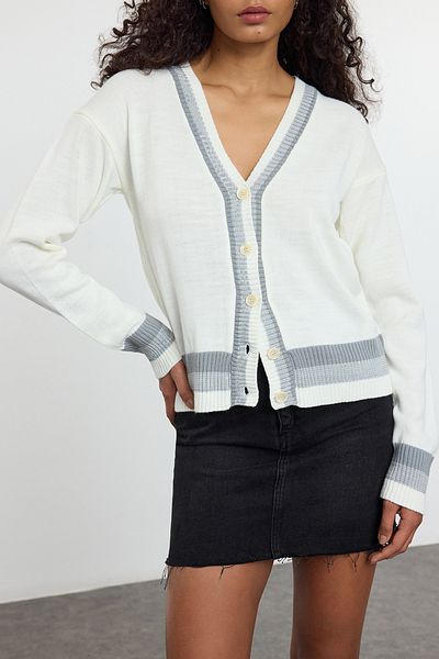 Edit by Trendyol Ecru V-Neck Color Block Regular Sweater Cardigan Tedaw25Hi00024