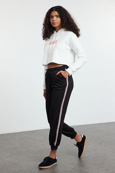 Trendyol Collection Czarne, boczne paski, luźne spodnie dresowe, normalny stan, gruba dzianina, spodnie dresowe TWOAW24EA00029