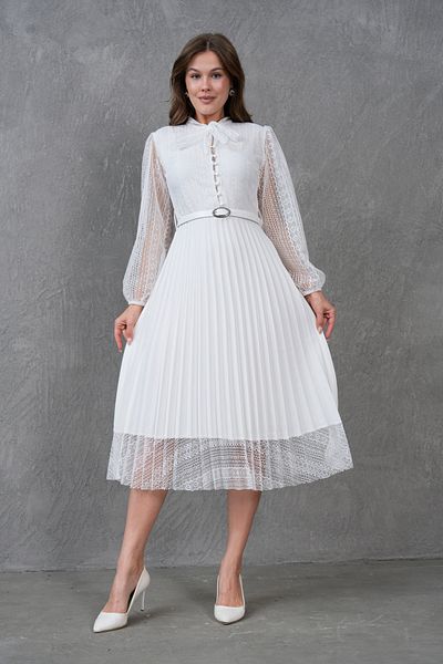 lovebox Rochie de seară din dantelă albă cu mâneci lungi, cu detaliu plisat, cu centură 57834