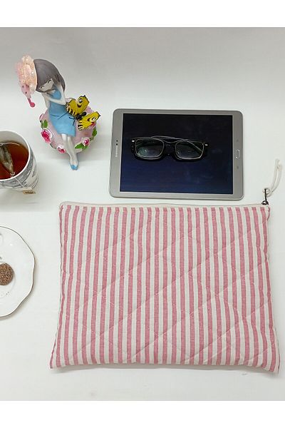 Mufincollection حافظة كمبيوتر محمول Macbook Tablet مع خطوط وردية - حماية ناعمة وتصميم أنيق (جميع المقاسات)