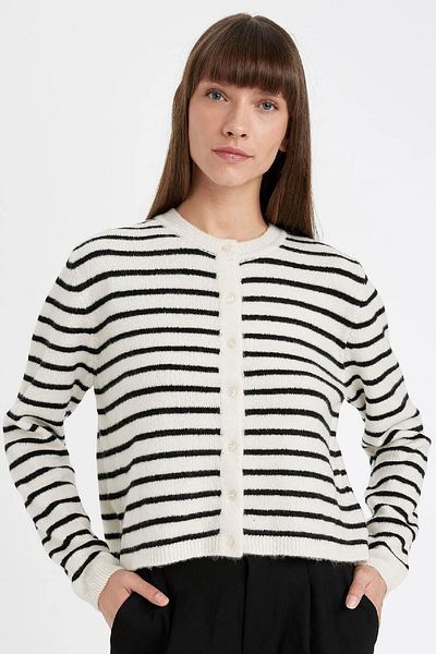 DeFacto Regular Fit Crew Neck Striped Buttoned Knitwear Cardigan 3131905