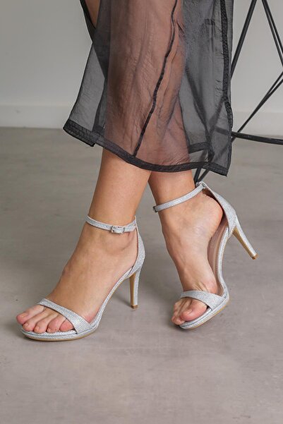 Stil Durağı SM169  MODEL 8  CM TOPUKLU  TEK BANT SANDALET AYAKKABI  YENİ SEZON GUMUS