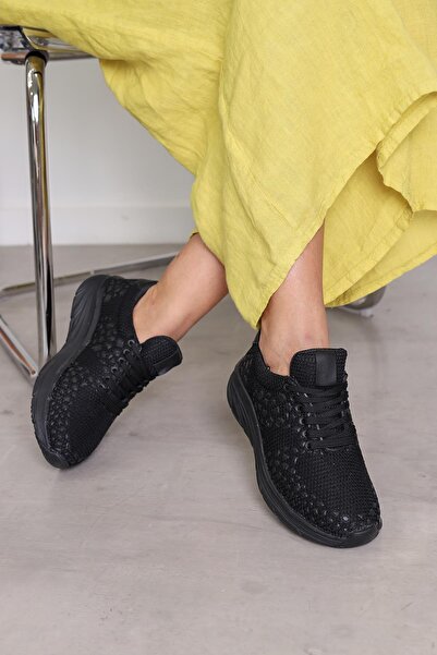 Stil Durağı حذاء رياضي أسود بنعل 3 سم موديل S1036 للموسم الجديد