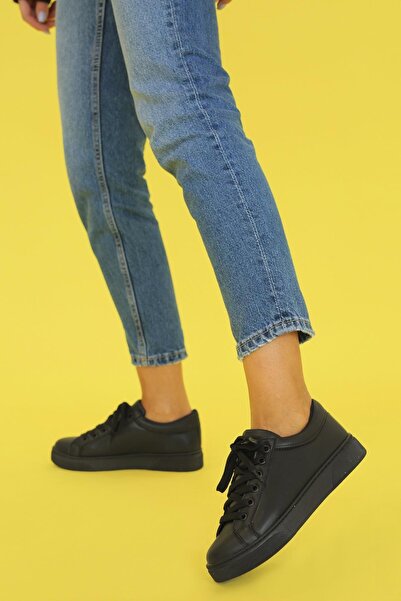 Stil Durağı حذاء رياضي بريانا موديل 3 سم ذو نعل سميك للموسم الجديد باللون الأسود