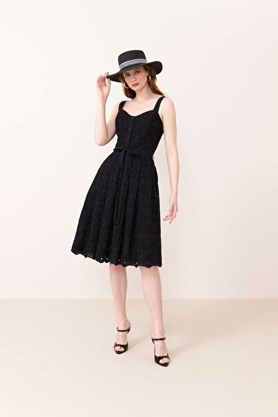 Roman Beli Kuşaklı Midi Boy Brode Elbise Siyah Y2411073_001