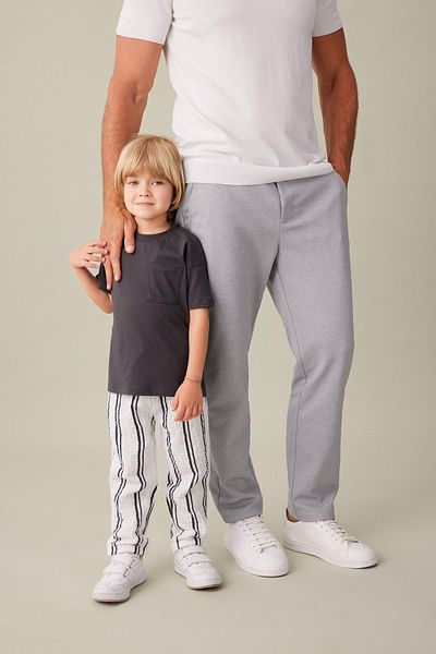 DeFacto 2-teiliges Set für Babys, Jungen, Rundhalsausschnitt, kurzärmeliges T-Shirt, gestreifte Hose, C3418a524sm