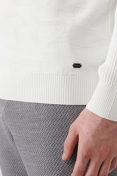 Avva Herren-Strickpullover in Ecru mit Rundhalsausschnitt und Tarnmuster, A32y5046