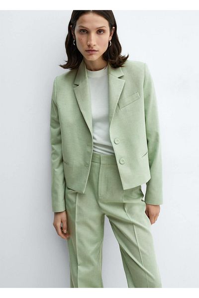 MANGO Woman Kurze Blazerjacke mit Knopf