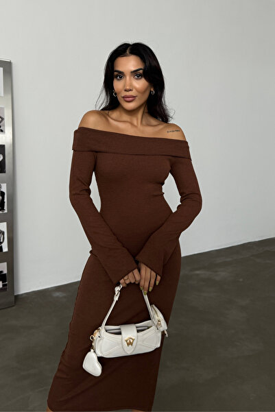 Bipantolon Γυναικείο πλεκτό φόρεμα με γιακά Carmen με σχισμή με λεπτομέρειες μεσαίου μήκους