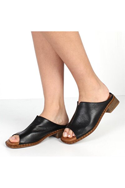 Celal Gültekin Kadın Siyah Önü Açık Topuklu Deri Terlik
