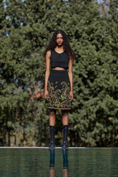 Nur OSKAY June, Siyah Kabartma Desenli Etek Bluz Takım