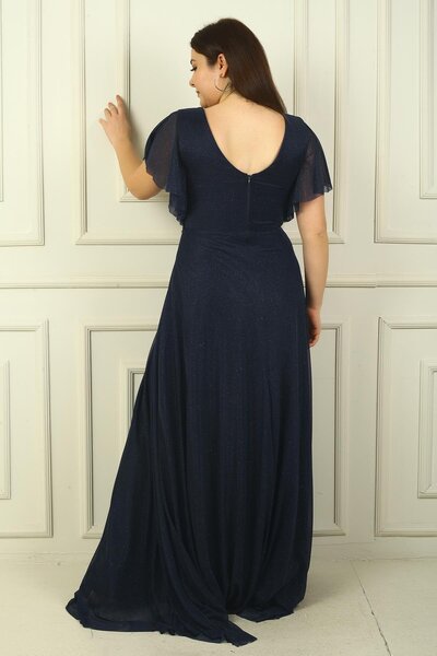 By Saygı Γυναικείο βραδινό φόρεμα με λαιμόκοψη V μπροστά πίσω με κέντημα με πέτρα με επένδυση Lurex Plus Size