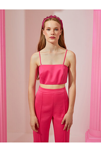 Koton Krótki top na ramiączkach z kwadratowym dekoltem i cienkimi paskami