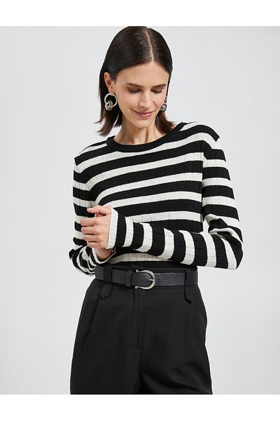 Koton Basic-Strickpullover mit langen Ärmeln und Rundhalsausschnitt aus Kaschmir mit Struktur