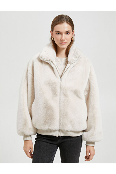 Koton Übergroßer Plüschmantel mit Stehkragen und Reißverschluss, gerippt