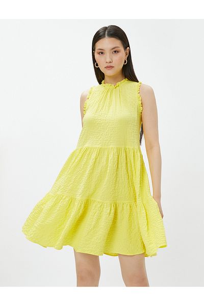 Koton Ärmelloses Lagenkleid mit Rundhalsausschnitt und Minirüschen