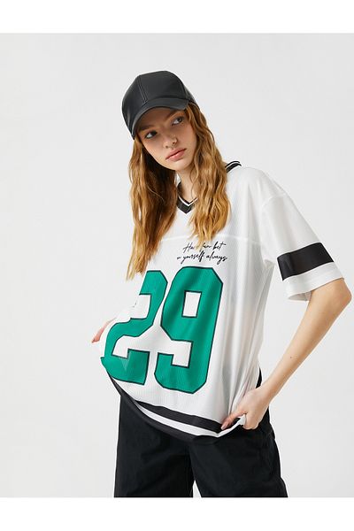 Koton T-shirt oversize z krótkim rękawem i dekoltem w kształcie litery V. Nadrukowany slogan
