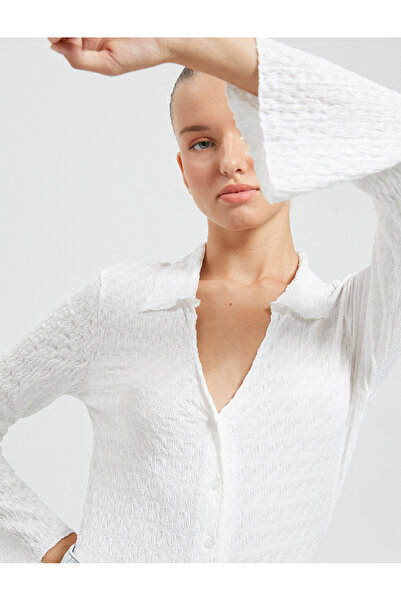 Koton Langärmliges T-Shirt mit Wickelkragen und Knopfleiste