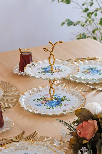 Glore Tiete Gold Gilt Glass Cookie Holder