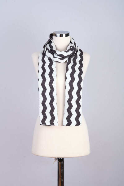 Sebir Moda Светло-сірий трикотажний шарф із зигзагоподібним візерунком