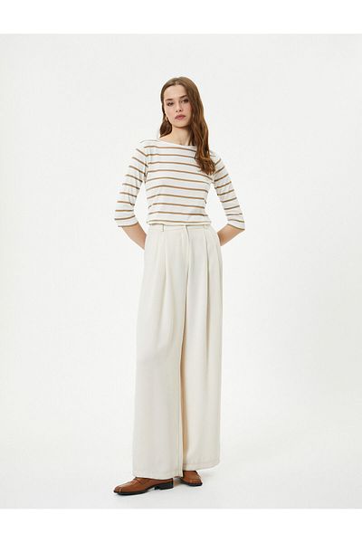 Koton Μπλουζάκι με λαιμόκοψη με μισό μανίκι Standard Fit