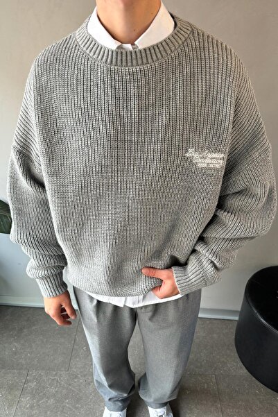 Flaw Wear Світло-сірий светр з мінімальним вишиванням та велосипедним коміром