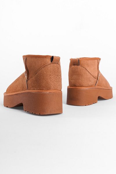 Capone Outfitters Thick Sole Round Toe Furry Short Women's Boots