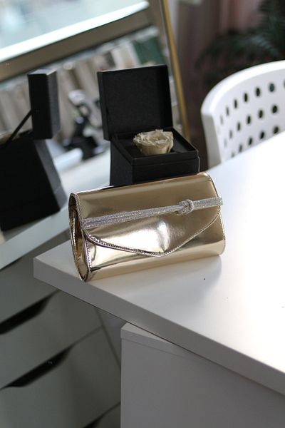 Moom Bag Geantă de umăr de mână rochie de seară cu dungi de piatră din piele lacuită aurie