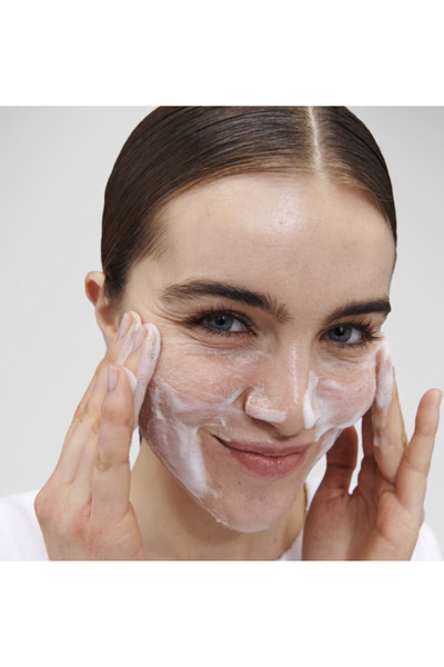 SEPHORA Smoothing Cleanser Exfoliates + Yüz Teizleme Jeli