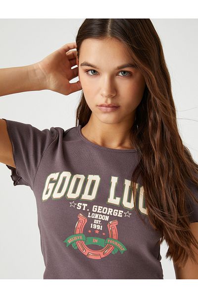 Koton Crop T-Shirt Σλόγκαν με στάμπα κοντομάνικο λαιμόκοψη