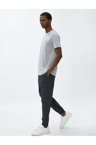 Koton Tricou texturat cu maneca scurta cu decolteu - Detaliu brodat