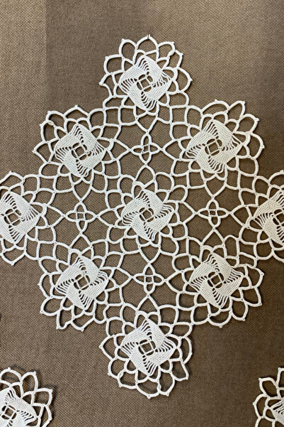 Uretti - Sariye 4648 Ручна робота, в'язана гачком, набір з 8 мереживних серветок - 19 x 19 см