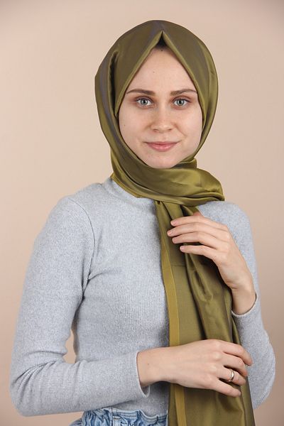 Sima شال من التول باللون الأخضر الزيتي