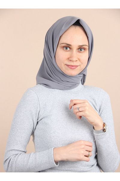 Sima وشاح حريري رمادي من Sima Medina