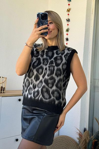 Kubos Moda Gray Leopard Pattern Crew Neck Soft Sweater