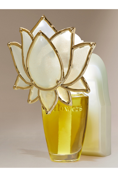 Bath & Body Works قابس زهرة اللوتس