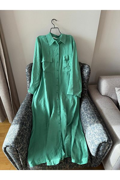 Natavanbutık Rochie cu decupaj relaxat cu nasturi și buzunare