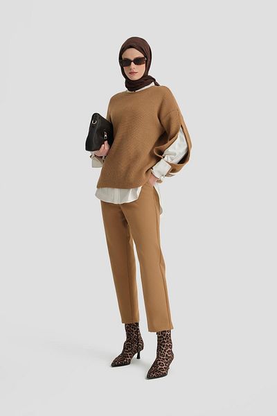 Armine Model 24k2707 Pantaloni Camel cu închidere asimetrică