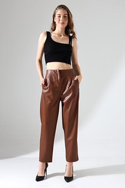 Gugus Шкіряні штани - прямий крій, модель з поясом, жіночі штани зі штучної ш...