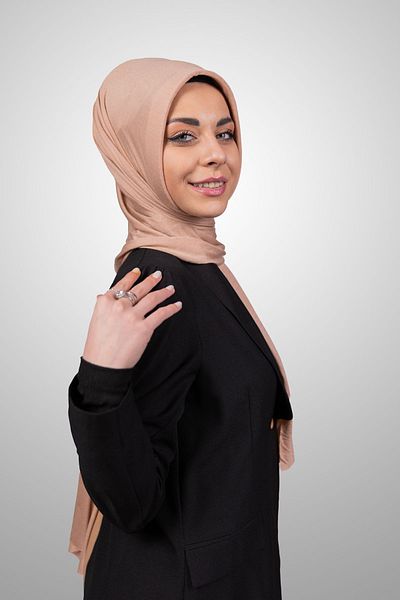 Şalcenneti.com Γυναικείο χιτζάμπ πρακτικό χτενισμένο βαμβακερό σάλι με σφουγγάρι στο μπροστινό μέρος έτοιμο φουλάρι σκούρο κρεμ χρώμα