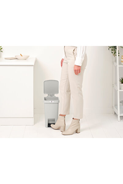 Brabantia STEPUP AÇIK GRİ PLASTİK PEDALLI ÇÖP KUTUSU 10L