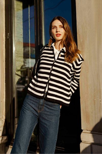 Touché Privé Gold Buttoned Striped Short Cardigan