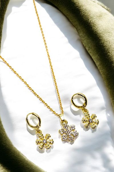 EUROMODA Snowflake Design Necklace Earring Suit Set