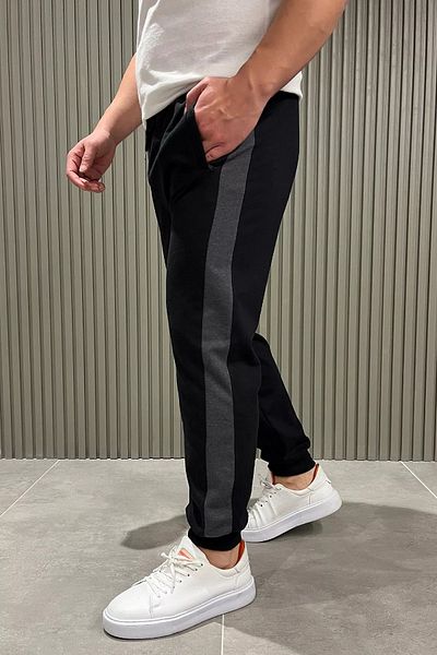 MİSHAR İTALİA Μαύρο παντελόνι Jogger με ραβδώσεις