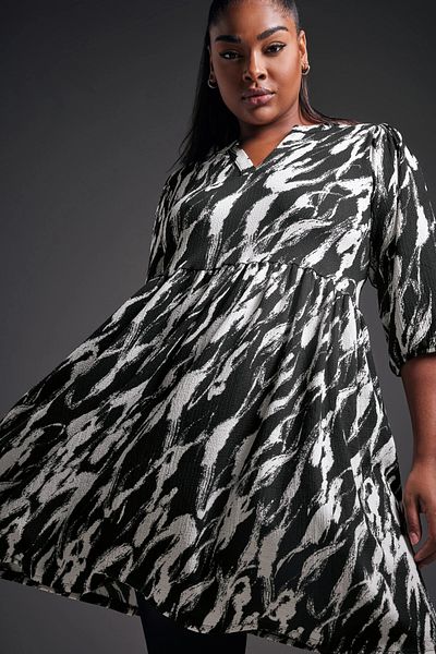 Stil Diva Plus Size V Neck Half Sleeve Print Mini Dress 270029