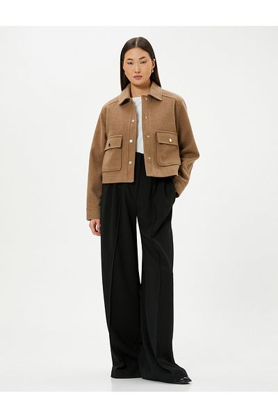 Koton Kurze Jacke mit großen Taschen und Druckknöpfen