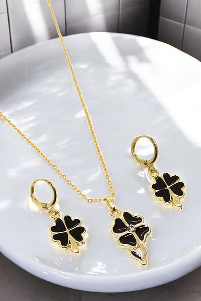EUROMODA Clover Design Necklace Earring Suit Set