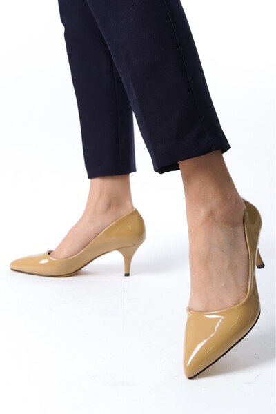 Ayakkabı Podyumum كعب مغلق بمقدمة مدببة من الجلد اللامع مقاس 5 سم - حذاء ستيل...