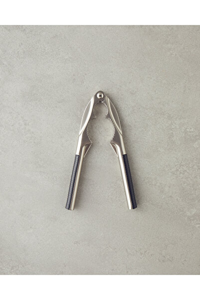 English Home Rowena Metal Walnut and Hazelnut Cracker Kitchen Utensil 17 cm Black