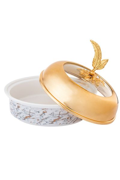 Dania A pure white porcelain serving plate with a gold engraving and a gold metal lid